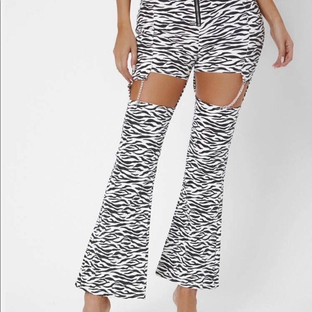 Zebra Print Cut Out Detail Jeans - Picture 4 of 9